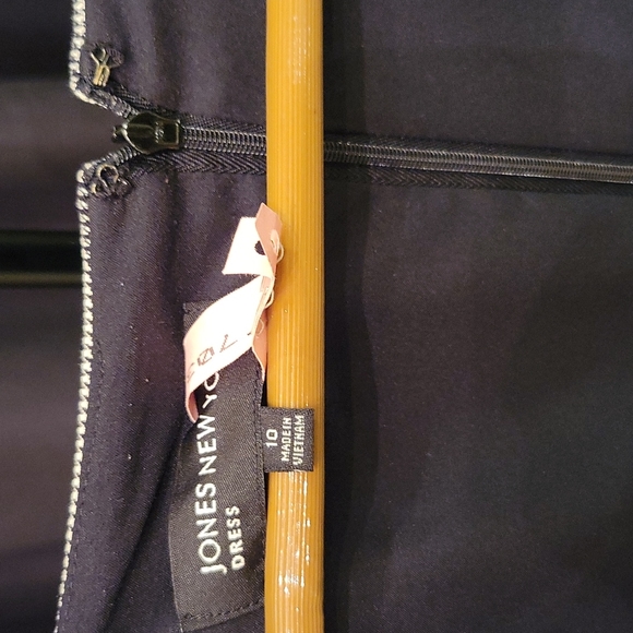 Women dress - Picture 3 of 3